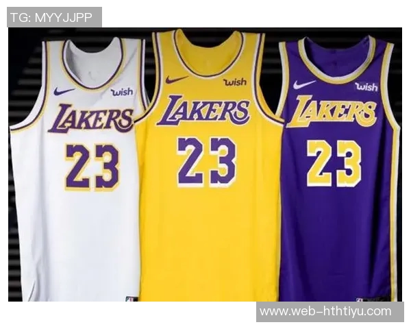 字母哥身穿43号球衣训练双臂肌肉线条惊艳全场引发热议