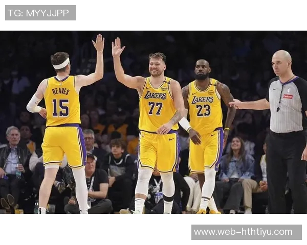 费尔斯期待与湖人交锋渴望在赛场上对决詹姆斯 费尔斯期待与湖人交锋渴望在赛场上对决詹姆斯