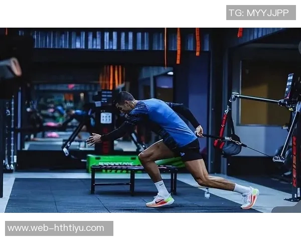 C罗40岁依然体脂率7的秘密:每日四小时训练与六餐五次睡眠揭秘 C罗40岁依然体脂率7的秘密:每日四小时训练与六餐五次睡眠揭秘