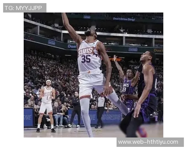 关键时刻布克挺身而出尽管手感不佳依然贡献20分4助攻助力球队胜利